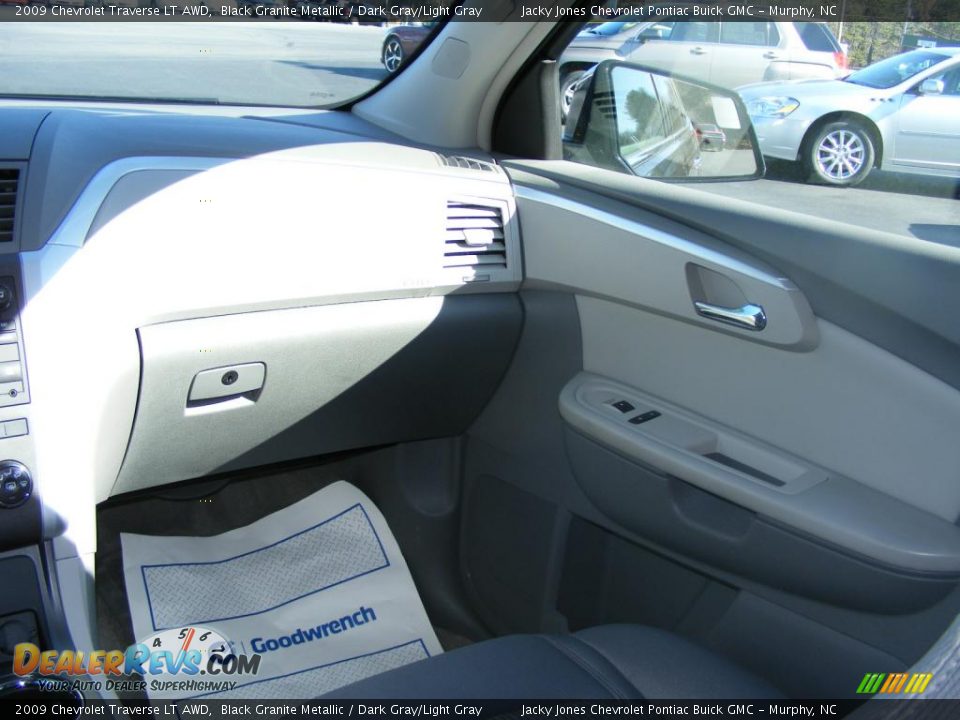 2009 Chevrolet Traverse LT AWD Black Granite Metallic / Dark Gray/Light Gray Photo #15