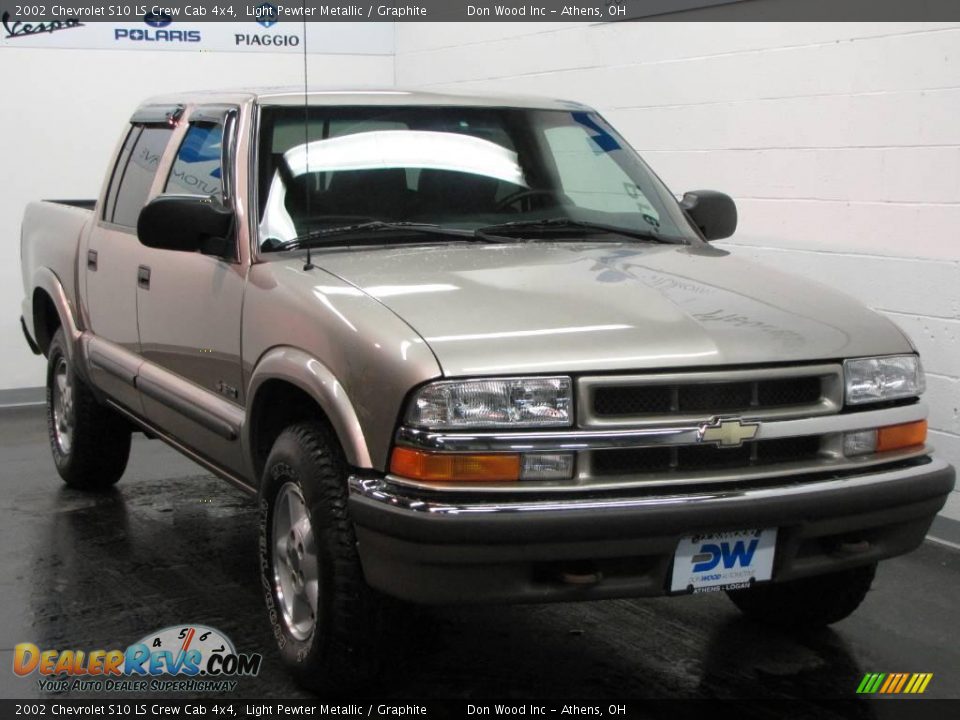 2002 Chevrolet S10 LS Crew Cab 4x4 Light Pewter Metallic / Graphite Photo #1