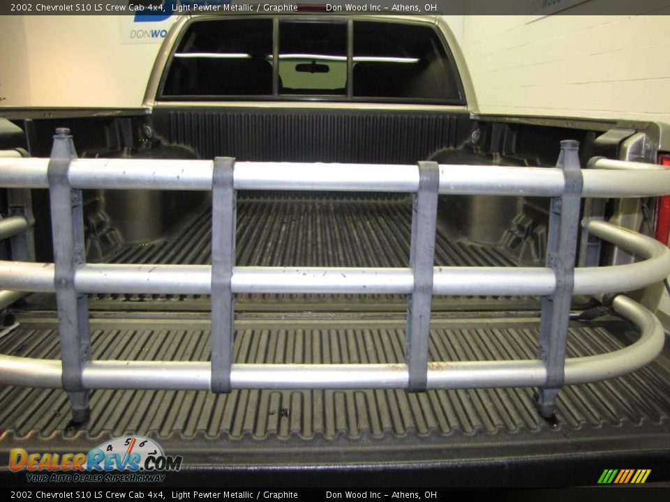 2002 Chevrolet S10 LS Crew Cab 4x4 Light Pewter Metallic / Graphite Photo #9