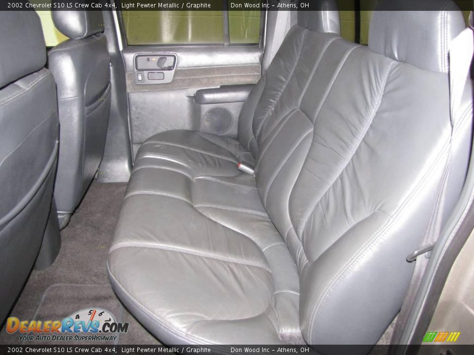 2002 Chevrolet S10 LS Crew Cab 4x4 Light Pewter Metallic / Graphite Photo #12