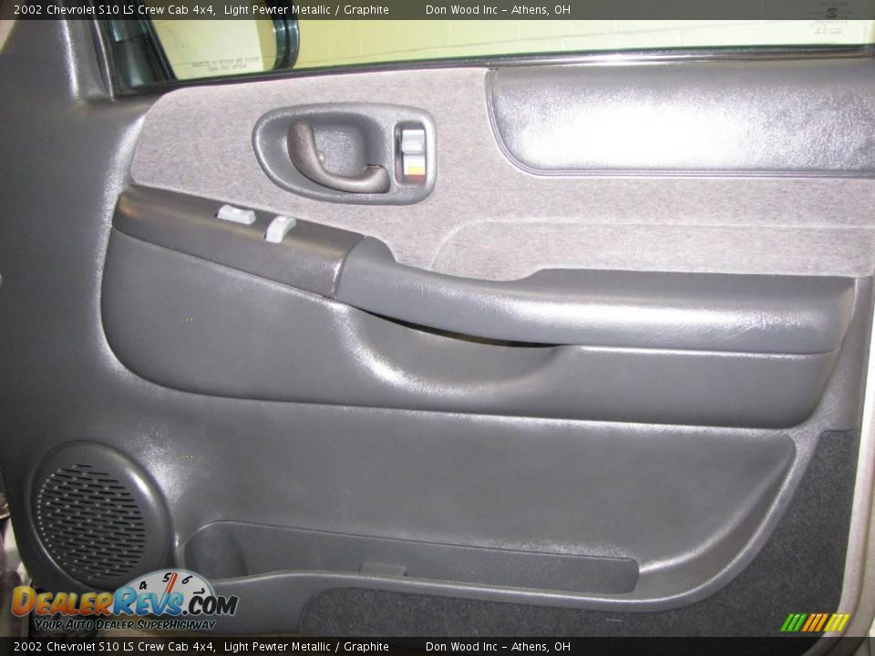 2002 Chevrolet S10 LS Crew Cab 4x4 Light Pewter Metallic / Graphite Photo #15