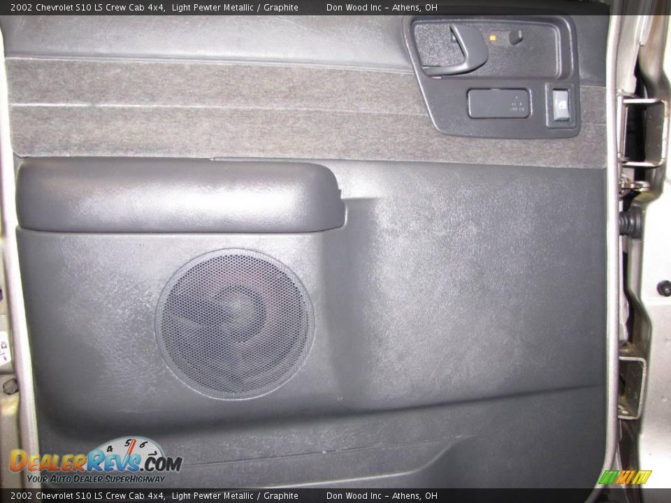 2002 Chevrolet S10 LS Crew Cab 4x4 Light Pewter Metallic / Graphite Photo #16