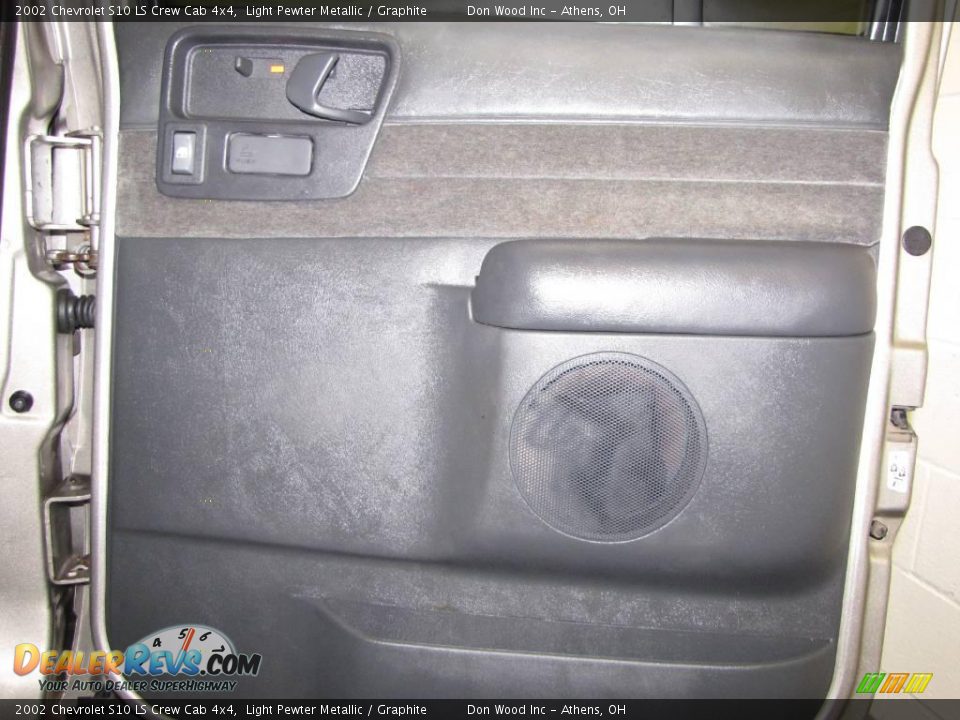 2002 Chevrolet S10 LS Crew Cab 4x4 Light Pewter Metallic / Graphite Photo #17