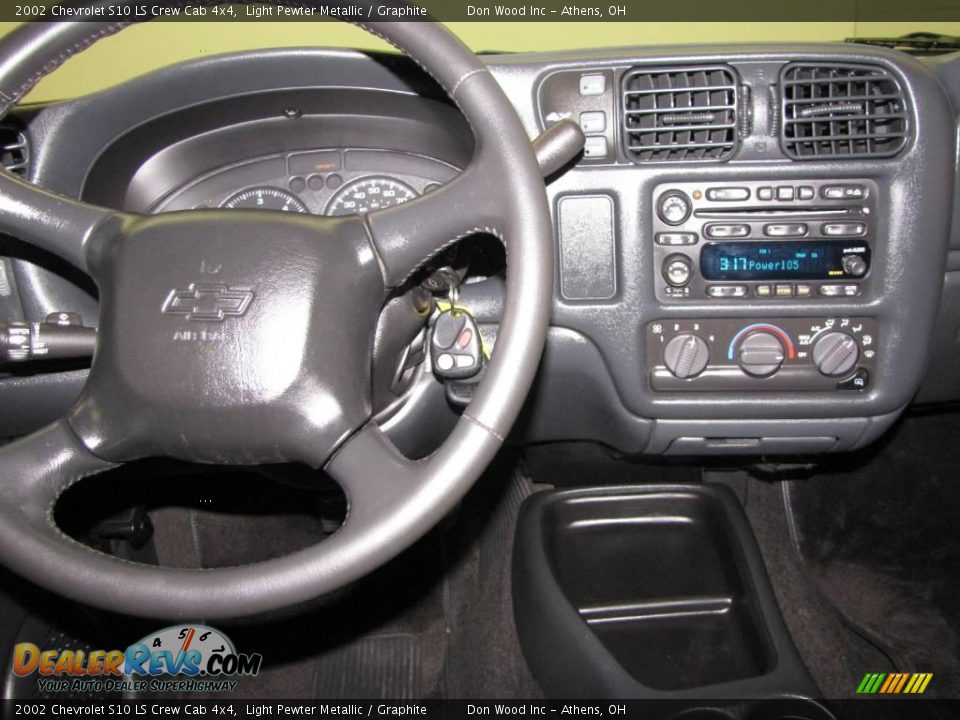 2002 Chevrolet S10 LS Crew Cab 4x4 Light Pewter Metallic / Graphite Photo #18