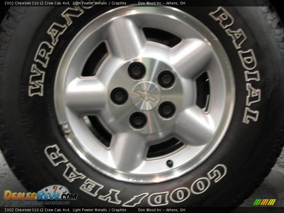 2002 Chevrolet S10 LS Crew Cab 4x4 Light Pewter Metallic / Graphite Photo #21