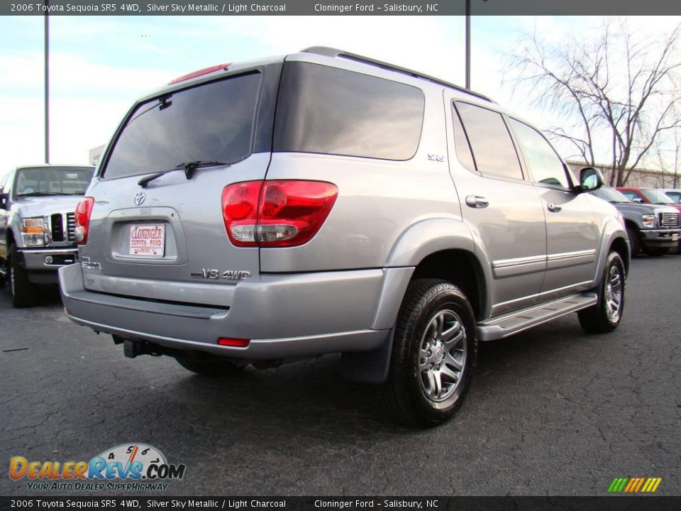 2006 Toyota Sequoia SR5 4WD Silver Sky Metallic / Light Charcoal Photo #3
