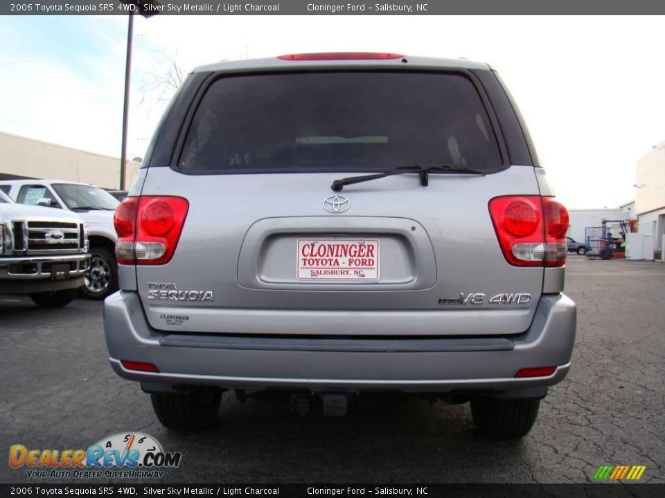 2006 Toyota Sequoia SR5 4WD Silver Sky Metallic / Light Charcoal Photo #4