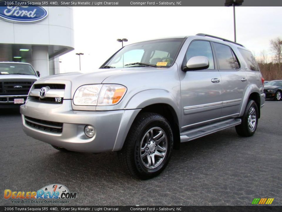 2006 Toyota Sequoia SR5 4WD Silver Sky Metallic / Light Charcoal Photo #6