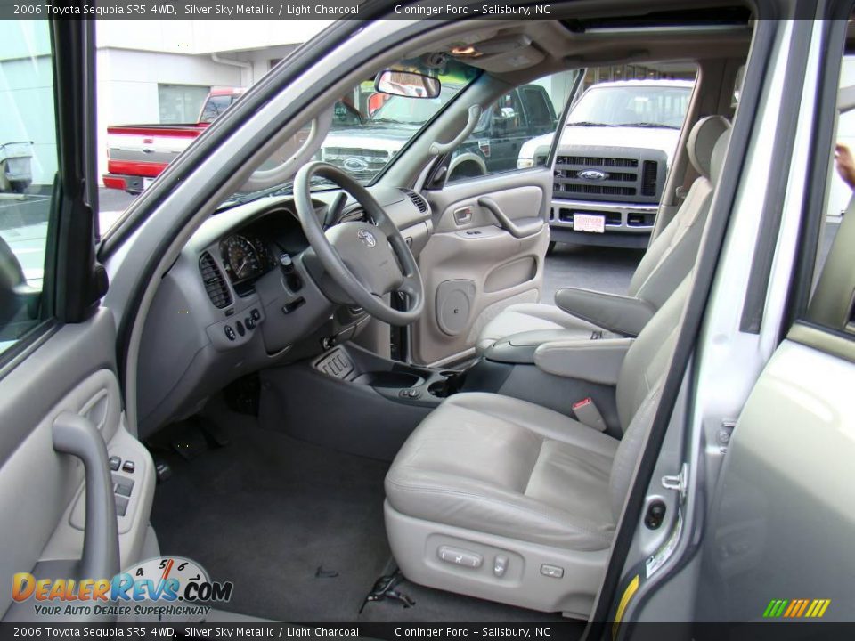 2006 Toyota Sequoia SR5 4WD Silver Sky Metallic / Light Charcoal Photo #8