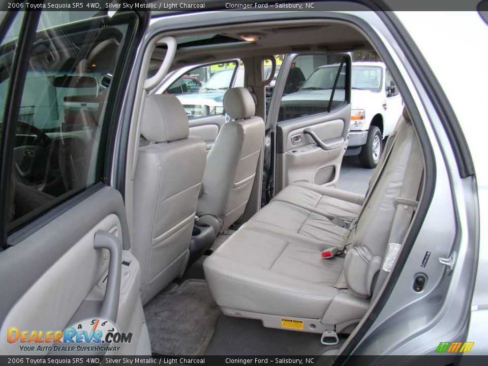 2006 Toyota Sequoia SR5 4WD Silver Sky Metallic / Light Charcoal Photo #9