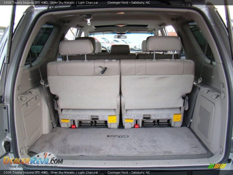 2006 Toyota Sequoia SR5 4WD Silver Sky Metallic / Light Charcoal Photo #10