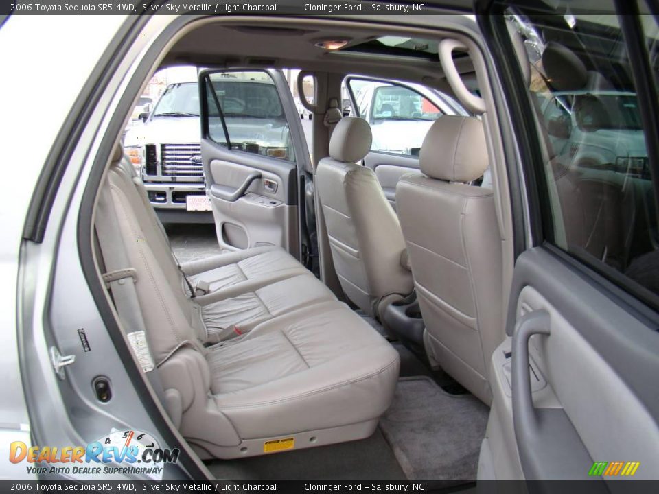 2006 Toyota Sequoia SR5 4WD Silver Sky Metallic / Light Charcoal Photo #12