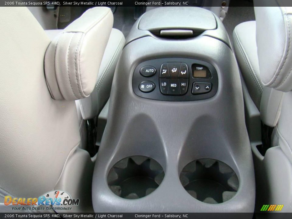 2006 Toyota Sequoia SR5 4WD Silver Sky Metallic / Light Charcoal Photo #13