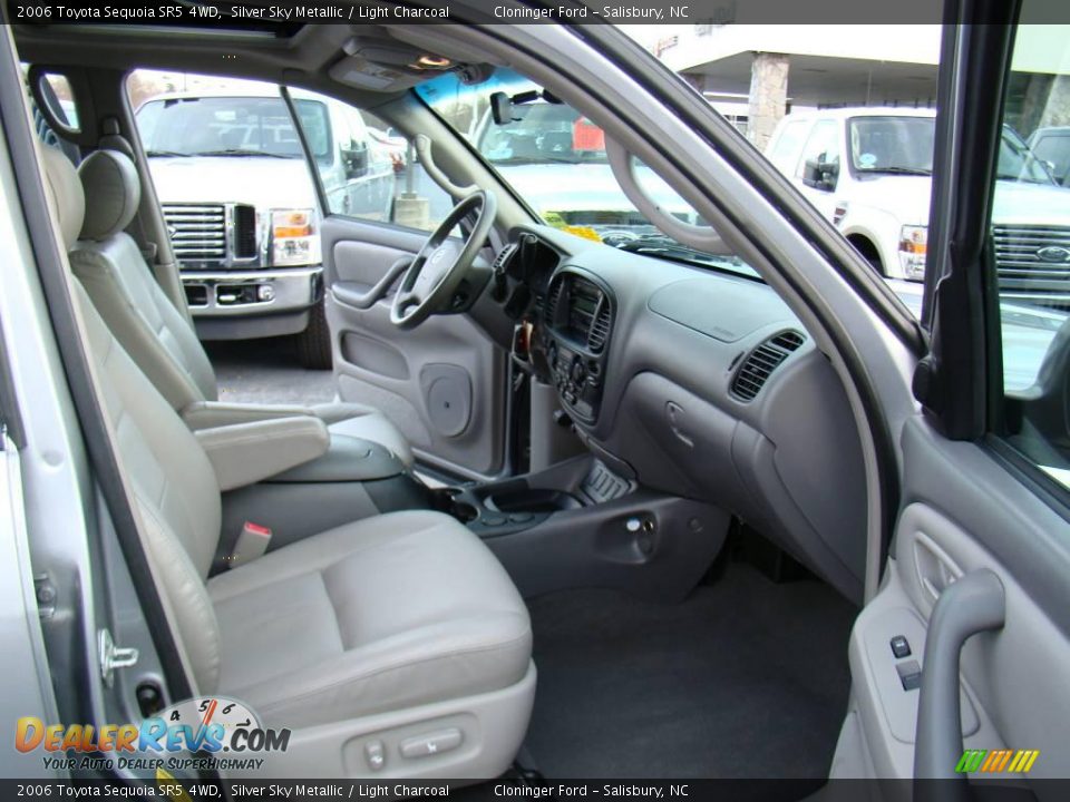 2006 Toyota Sequoia SR5 4WD Silver Sky Metallic / Light Charcoal Photo #14