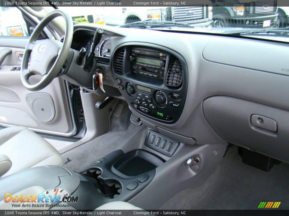2006 Toyota Sequoia SR5 4WD Silver Sky Metallic / Light Charcoal Photo #15