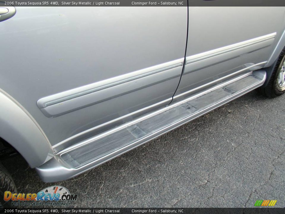 2006 Toyota Sequoia SR5 4WD Silver Sky Metallic / Light Charcoal Photo #16