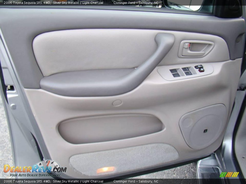 2006 Toyota Sequoia SR5 4WD Silver Sky Metallic / Light Charcoal Photo #19