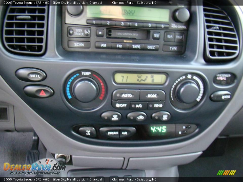 2006 Toyota Sequoia SR5 4WD Silver Sky Metallic / Light Charcoal Photo #25