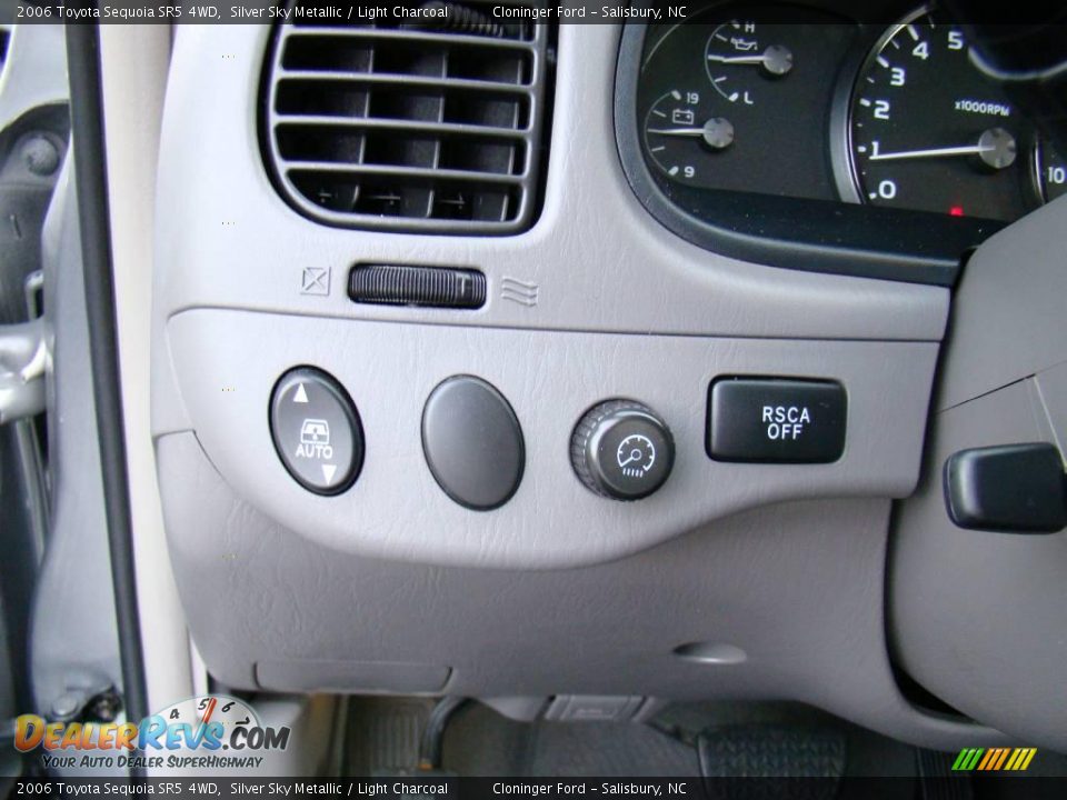 2006 Toyota Sequoia SR5 4WD Silver Sky Metallic / Light Charcoal Photo #29