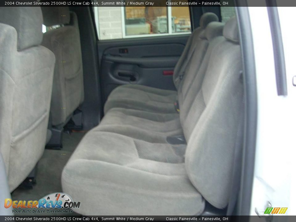 2004 Chevrolet Silverado 2500HD LS Crew Cab 4x4 Summit White / Medium Gray Photo #7