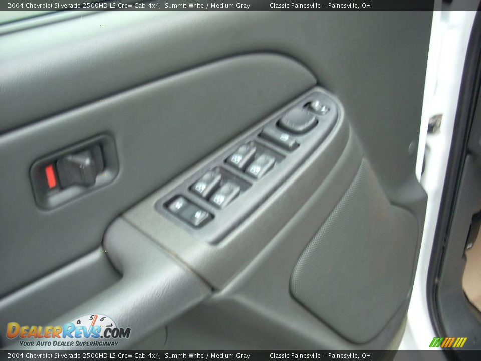 2004 Chevrolet Silverado 2500HD LS Crew Cab 4x4 Summit White / Medium Gray Photo #8