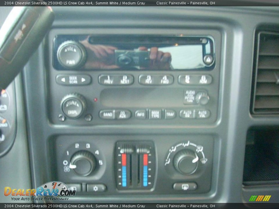 2004 Chevrolet Silverado 2500HD LS Crew Cab 4x4 Summit White / Medium Gray Photo #10