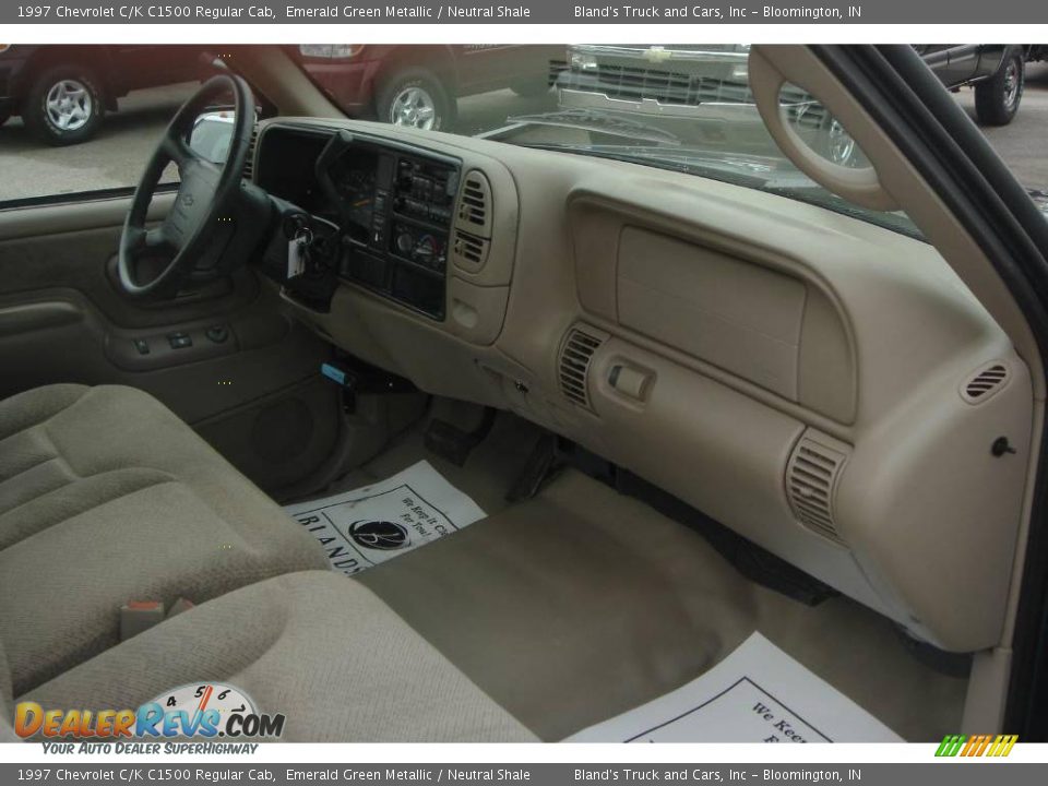 1997 Chevrolet C/K C1500 Regular Cab Emerald Green Metallic / Neutral Shale Photo #4