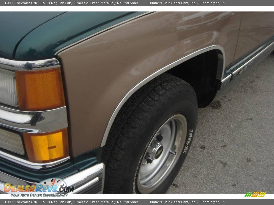 1997 Chevrolet C/K C1500 Regular Cab Emerald Green Metallic / Neutral Shale Photo #11