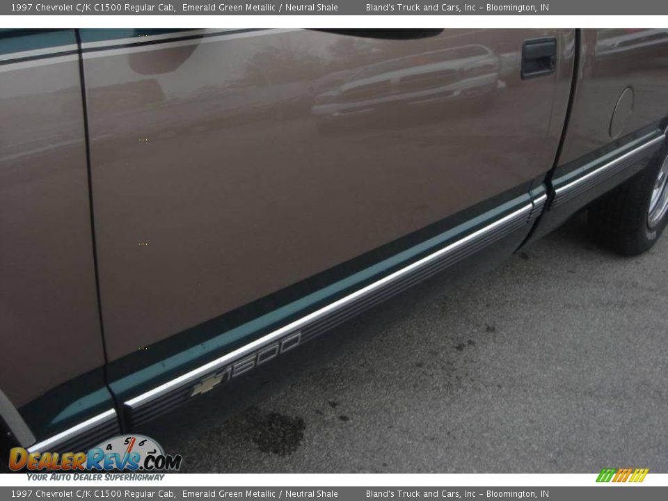 1997 Chevrolet C/K C1500 Regular Cab Emerald Green Metallic / Neutral Shale Photo #12