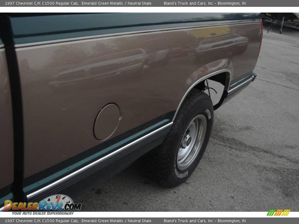 1997 Chevrolet C/K C1500 Regular Cab Emerald Green Metallic / Neutral Shale Photo #13