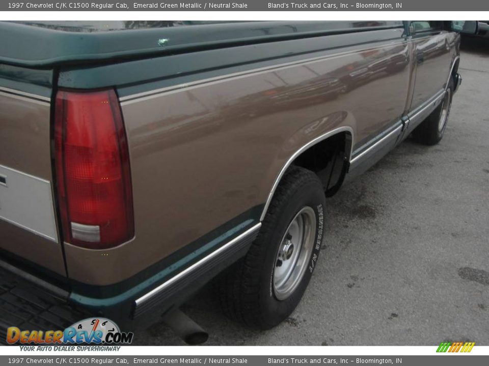 1997 Chevrolet C/K C1500 Regular Cab Emerald Green Metallic / Neutral Shale Photo #15