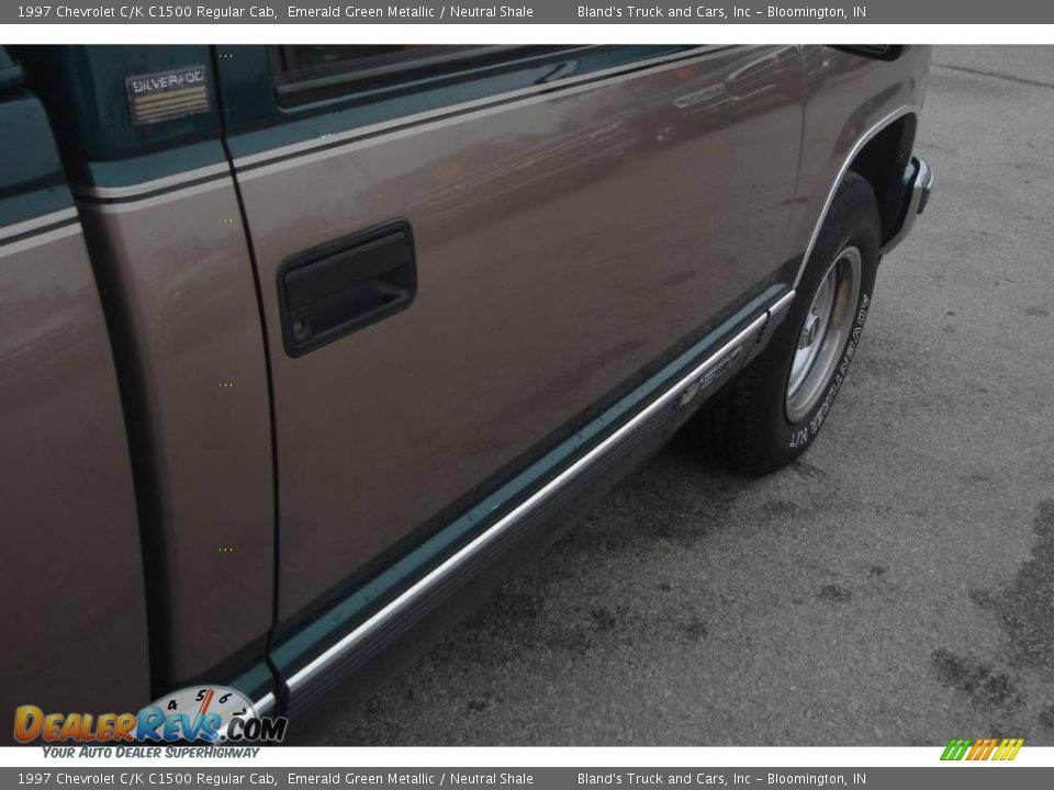 1997 Chevrolet C/K C1500 Regular Cab Emerald Green Metallic / Neutral Shale Photo #16