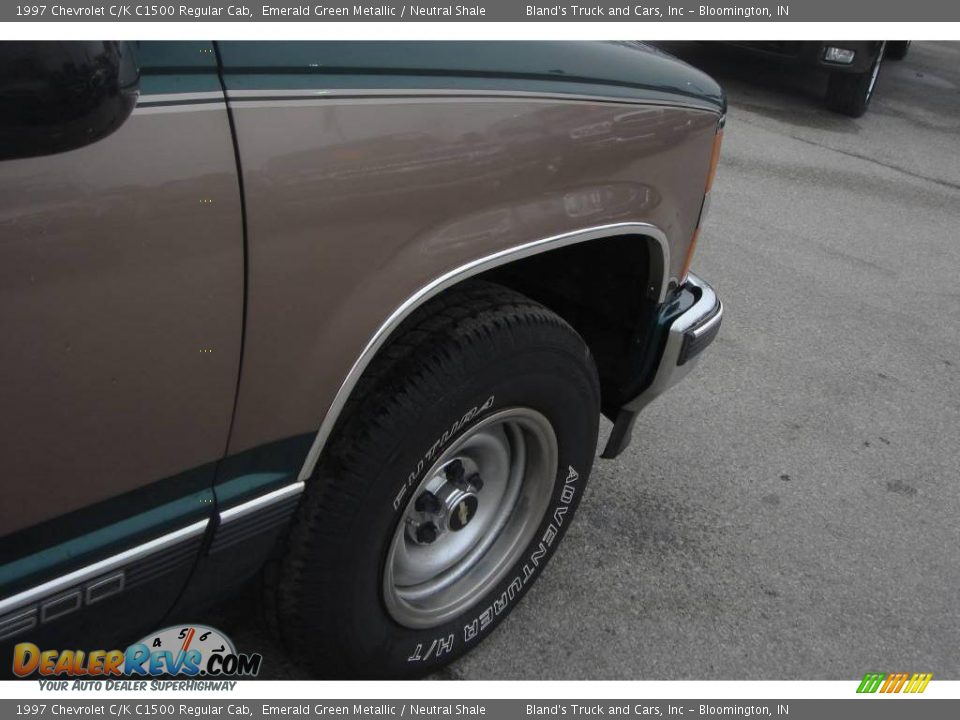 1997 Chevrolet C/K C1500 Regular Cab Emerald Green Metallic / Neutral Shale Photo #17