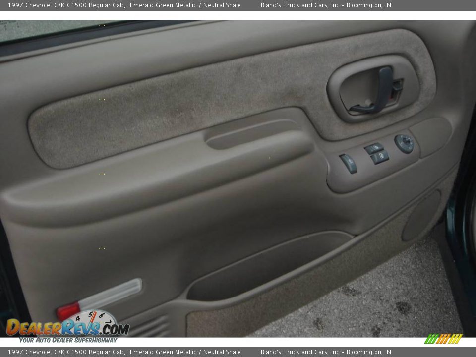 1997 Chevrolet C/K C1500 Regular Cab Emerald Green Metallic / Neutral Shale Photo #18