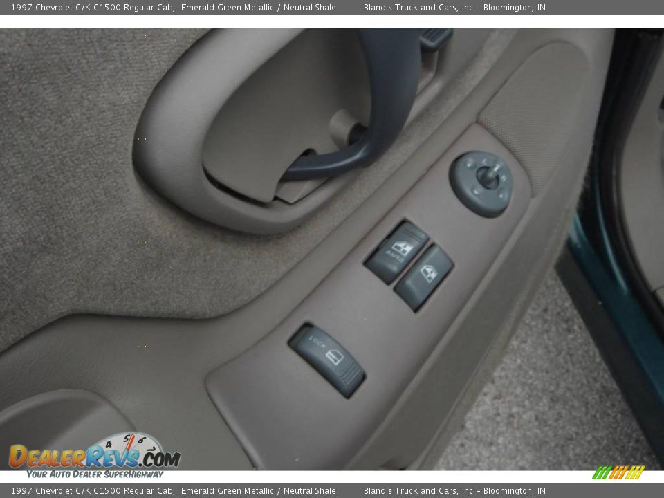 1997 Chevrolet C/K C1500 Regular Cab Emerald Green Metallic / Neutral Shale Photo #19