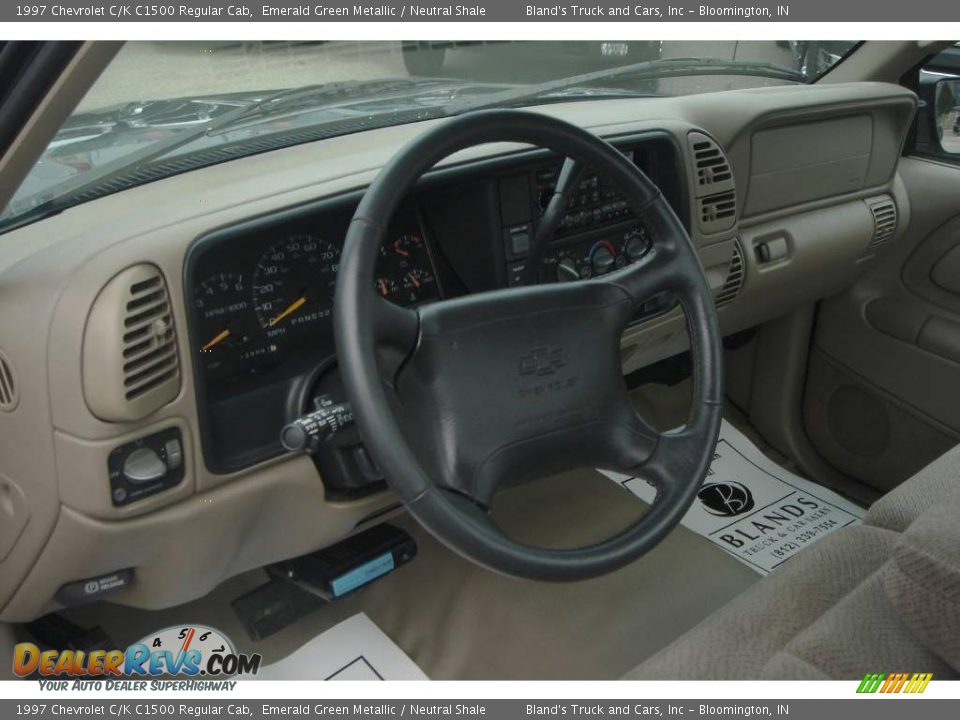 1997 Chevrolet C/K C1500 Regular Cab Emerald Green Metallic / Neutral Shale Photo #22