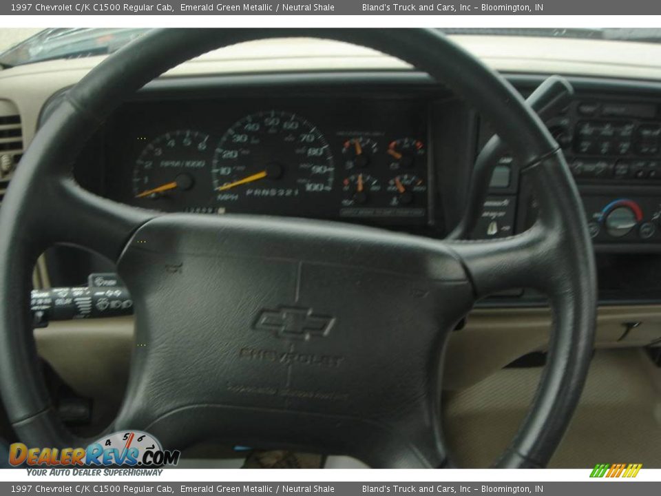 1997 Chevrolet C/K C1500 Regular Cab Emerald Green Metallic / Neutral Shale Photo #23