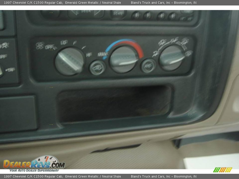 1997 Chevrolet C/K C1500 Regular Cab Emerald Green Metallic / Neutral Shale Photo #25