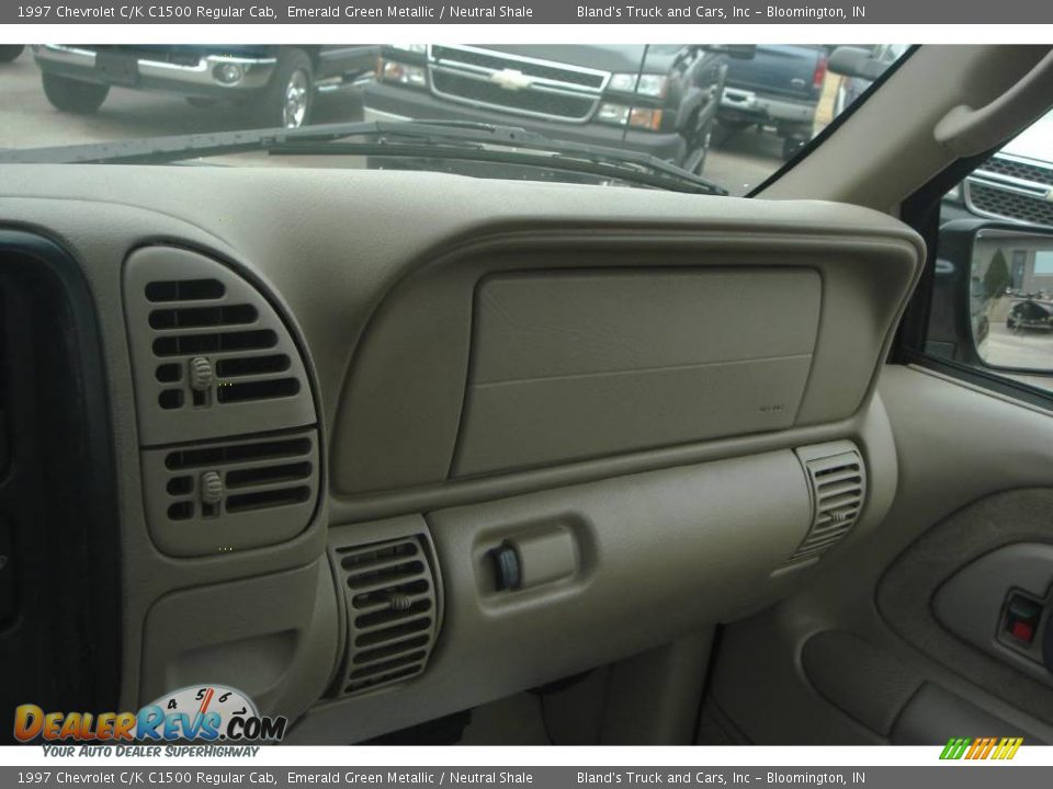1997 Chevrolet C/K C1500 Regular Cab Emerald Green Metallic / Neutral Shale Photo #27