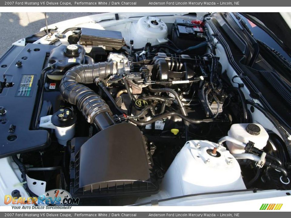 2007 Ford Mustang V6 Deluxe Coupe Performance White / Dark Charcoal Photo #10