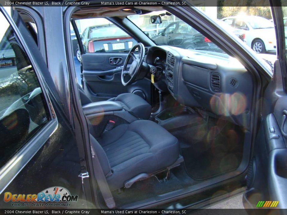 2004 Chevrolet Blazer LS Black / Graphite Gray Photo #16