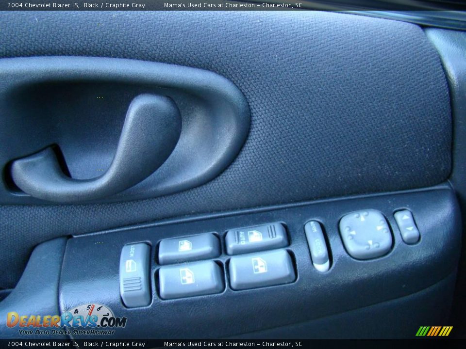 2004 Chevrolet Blazer LS Black / Graphite Gray Photo #22
