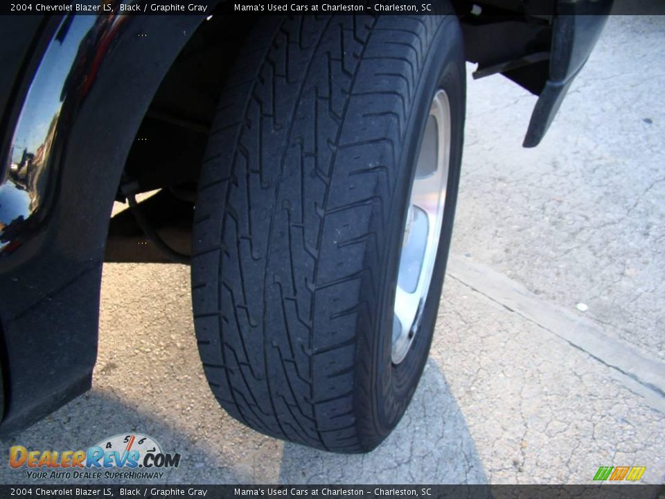 2004 Chevrolet Blazer LS Black / Graphite Gray Photo #27