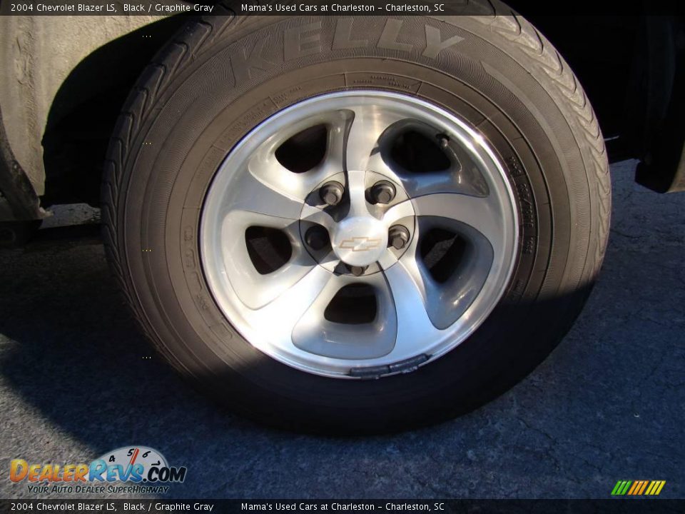 2004 Chevrolet Blazer LS Black / Graphite Gray Photo #28