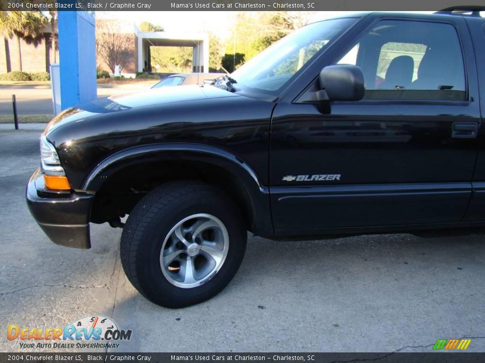 2004 Chevrolet Blazer LS Black / Graphite Gray Photo #32