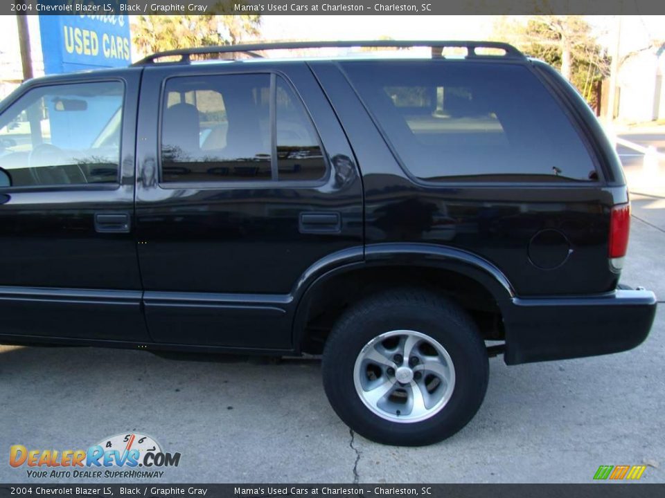 2004 Chevrolet Blazer LS Black / Graphite Gray Photo #33