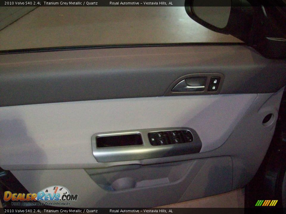 2010 Volvo S40 2.4i Titanium Grey Metallic / Quartz Photo #11