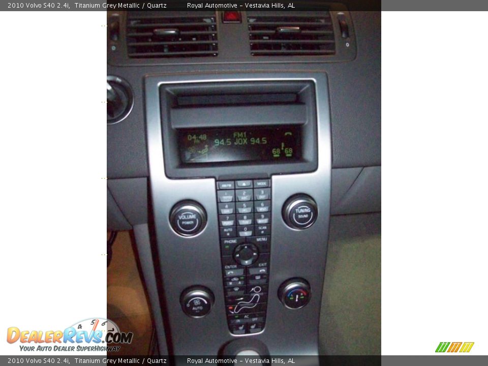 2010 Volvo S40 2.4i Titanium Grey Metallic / Quartz Photo #16