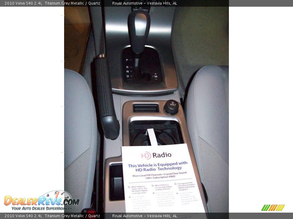 2010 Volvo S40 2.4i Titanium Grey Metallic / Quartz Photo #17