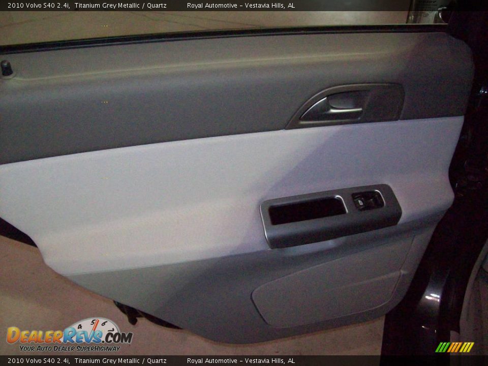 2010 Volvo S40 2.4i Titanium Grey Metallic / Quartz Photo #19